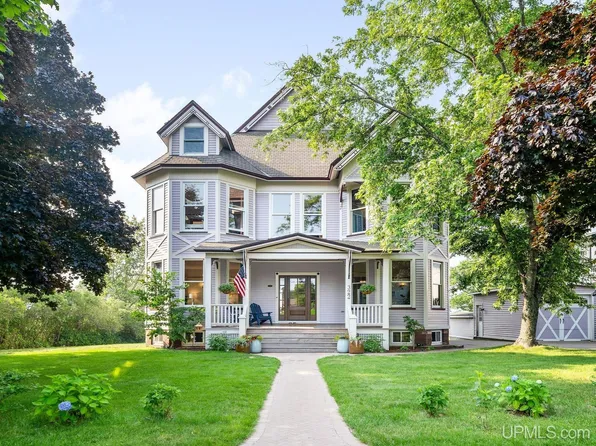 322 E Ridge St, Marquette, MI 49855