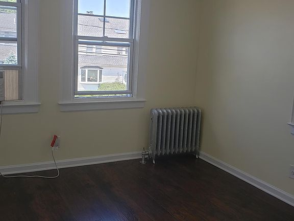 5th image of 102 Lyon Pl Floor 2