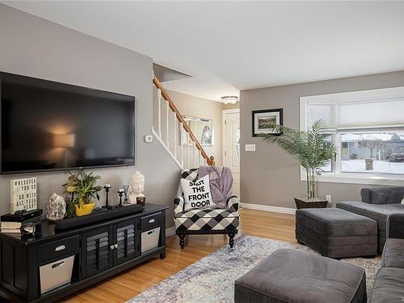 3rd image of 40 Dennis Ln