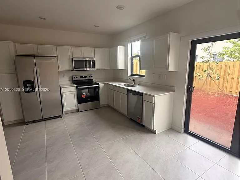1318 NE 4th Ave #1318 — Photo 4