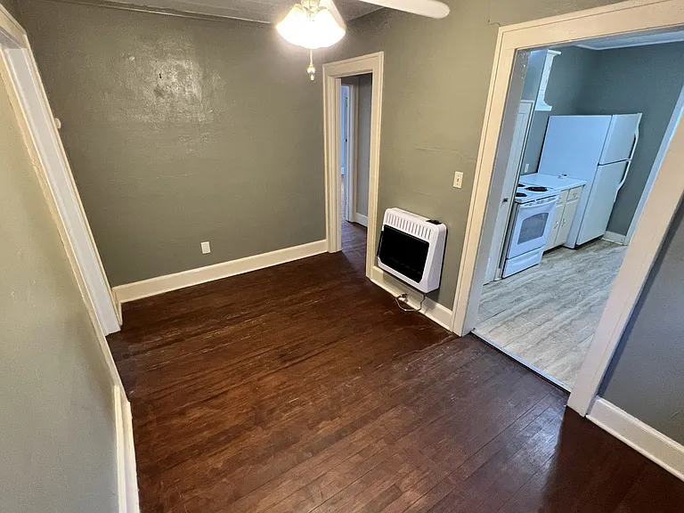 827 E Main St #B — Photo 5