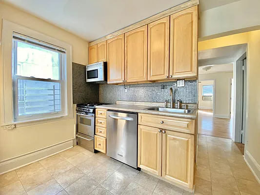 Rented by Astoria Realty | media 14