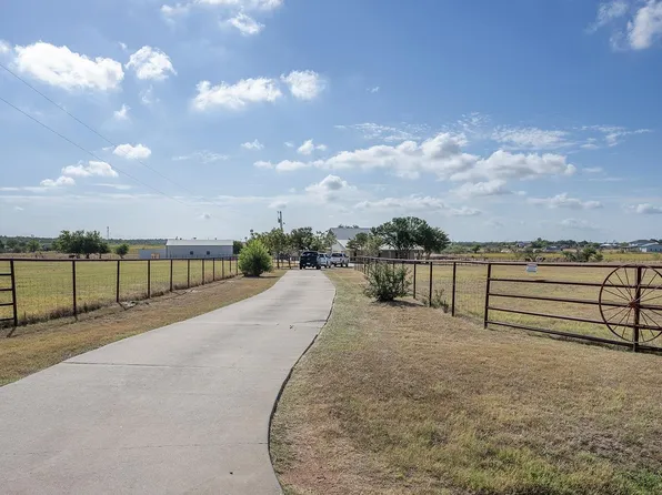 1833 County Road 305, Jarrell, TX 76537