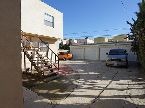 4th image of 1638 1/2 N Alexandria Ave