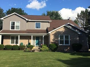 705 Lakes Edge Dr, Oxford, MI 48371