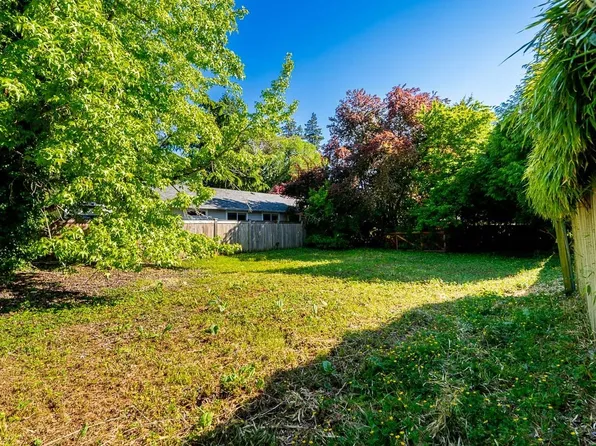 12276 Agar St, Surrey, BC V4A 3C2