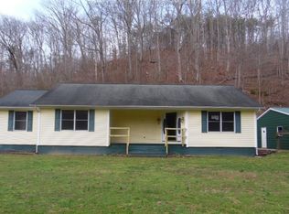 869 New Hope Rd, Elkview, WV 25071