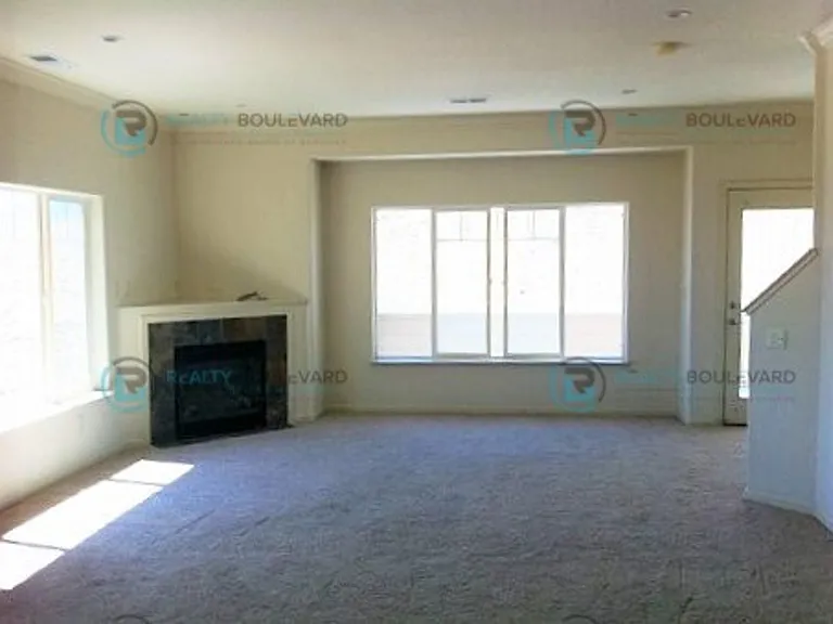 4007 Anthony James Ct — Photo 2