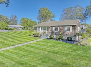 750 Mayflower Rd, Mattituck, NY 11952
