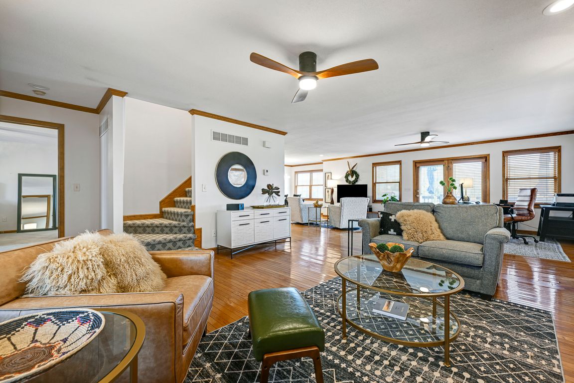 next background image