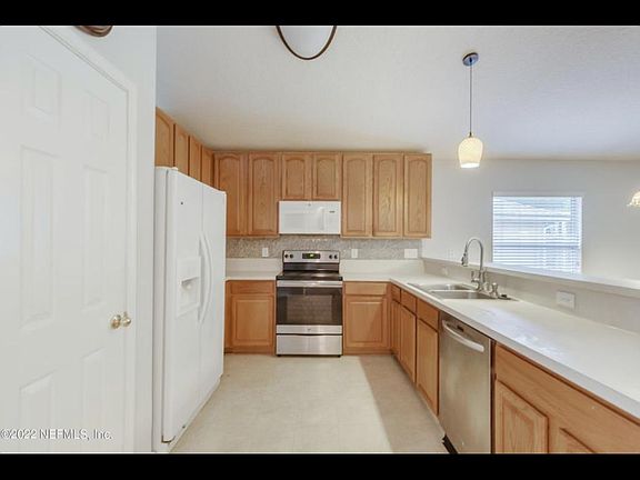 3rd image of 1413 River Of May St