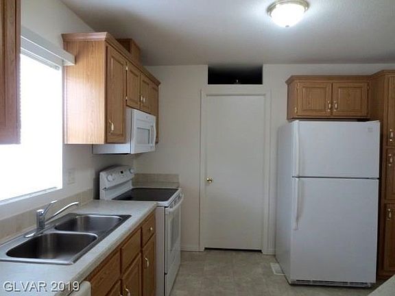 3rd image of 573 Krysta Ln