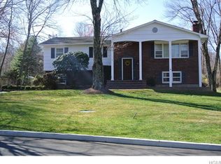 6 Pine Knoll Ct, Monsey, NY 10952
