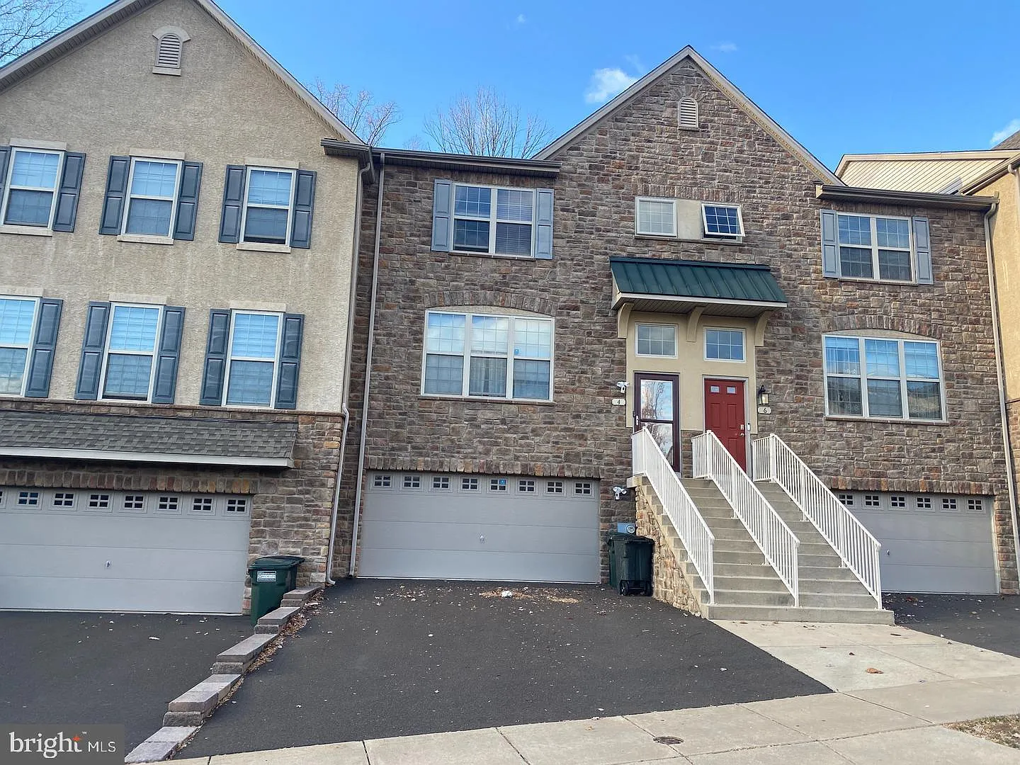 3 bed, 2.5 bath, 1978 sqft, $3,000 — Photo 1