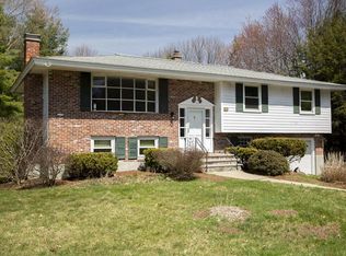 11 Dakota Dr, Chelmsford, MA 01824