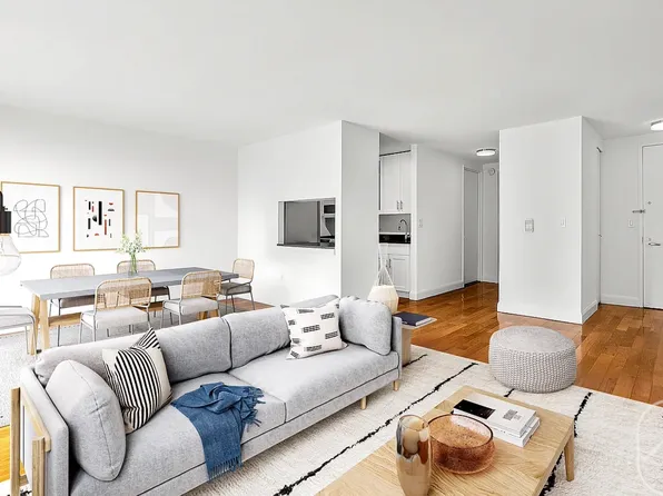 290 Third Avenue image 2 of 30