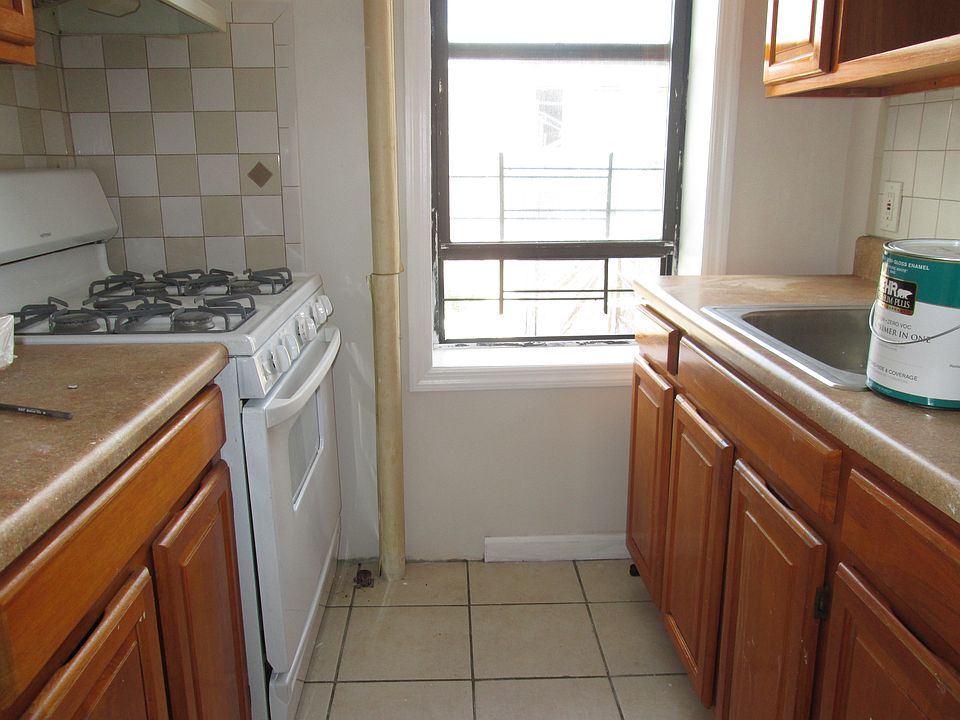 2nd image of 719 Macon St