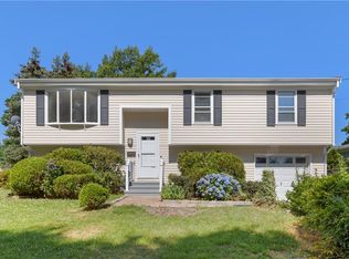 94 Ridgewood Rd, Middletown, RI 02842