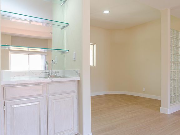 5th image of 1230 Wellesley Ave APT 201