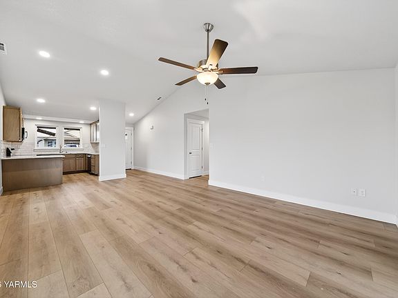 3rd image of 5701 W Larch Ave