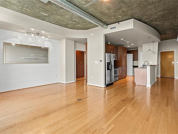 3rd image of 923 Peachtree St NE Unit 1136