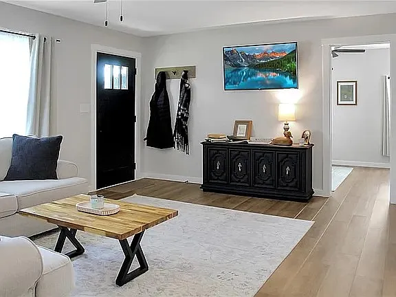 726 W Broadway St — Photo 3