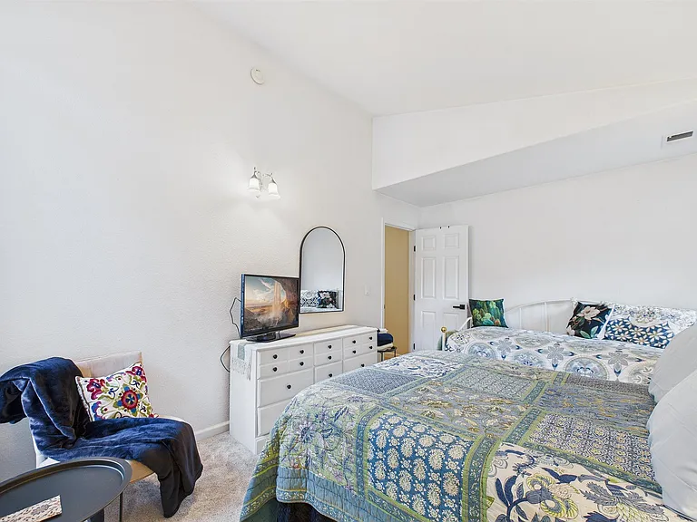 +Bedroom 4
+Full size and Daybed
+Closet
+TV
+Desk
+Dresser/closet
+Blackout blinds
+Bedroom door lock