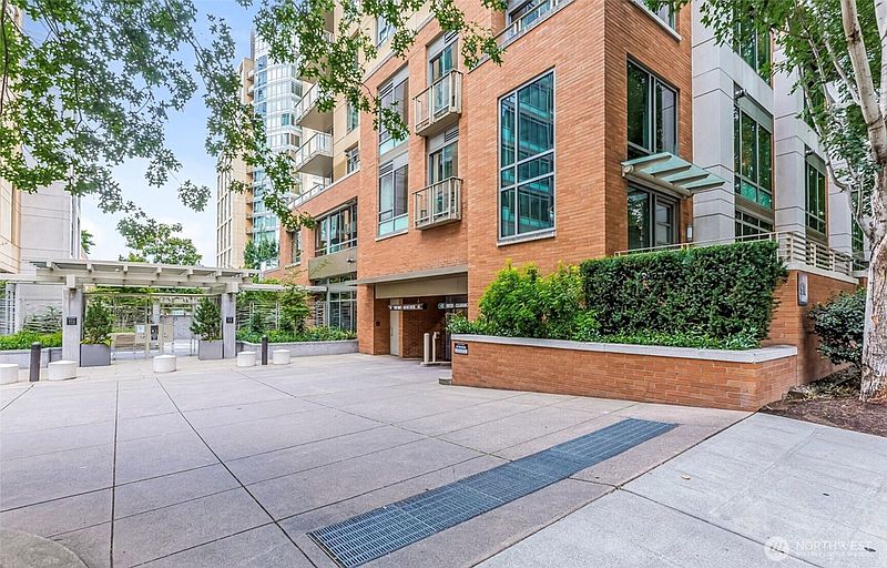 2nd image of 910 Lenora Street #S1000