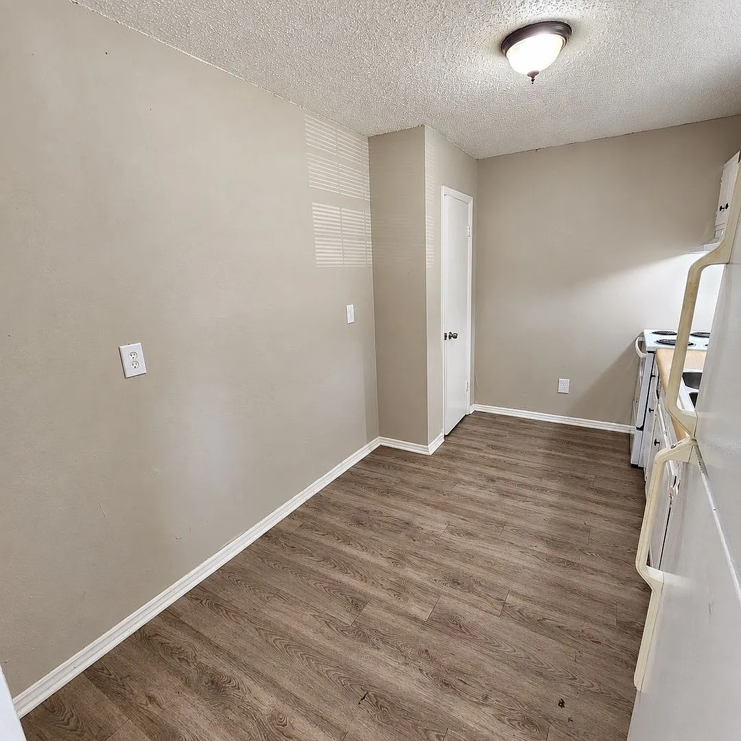 1 bed, 1.0 bath, $995 — Photo 3