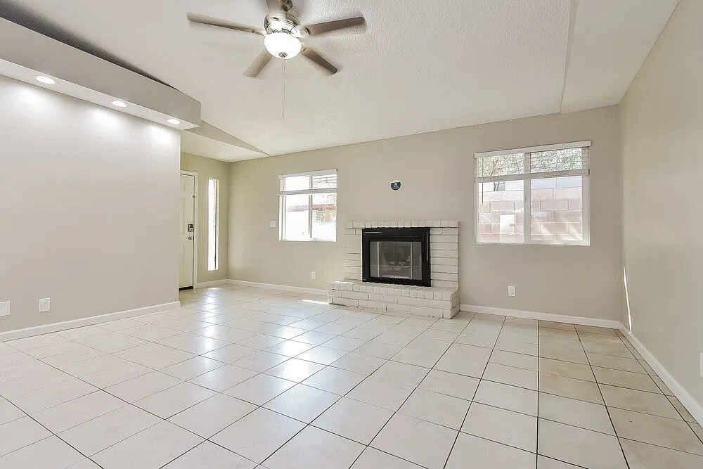 3 bed, 2.0 bath, 1294 sqft, $1,950 — Photo 4