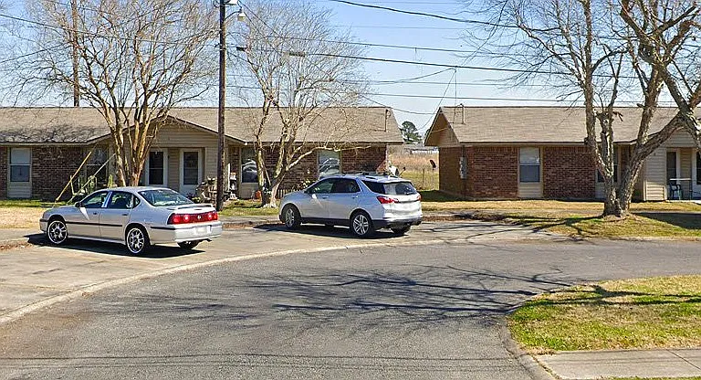 425 Memorial Dr #425 — Photo 2