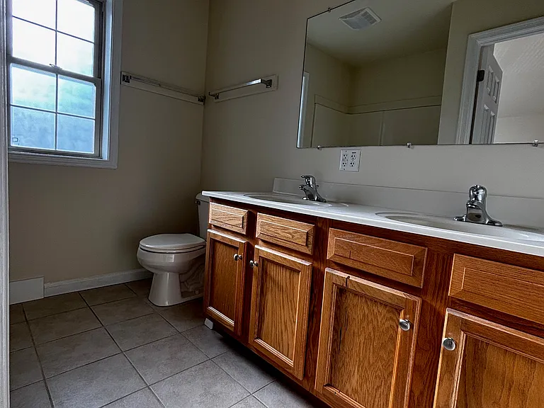 355 Channing Dr — Photo 10
