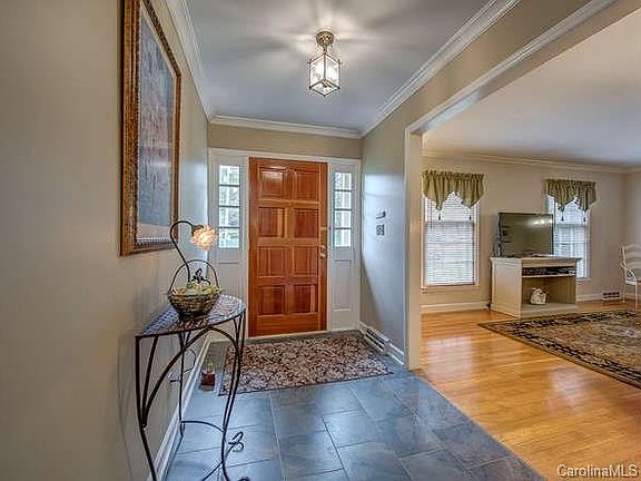 3rd image of 2333 Jefferson Ave #29