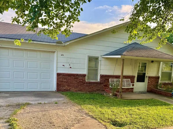 606 W 3rd St, Dixon, MO 65459