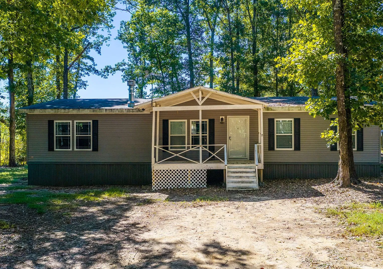 Country Living! Charming 3BR Home on 30+ Acres — Photo 1