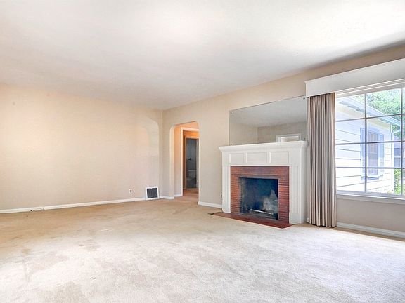 5th image of 428 W Adams Park Dr