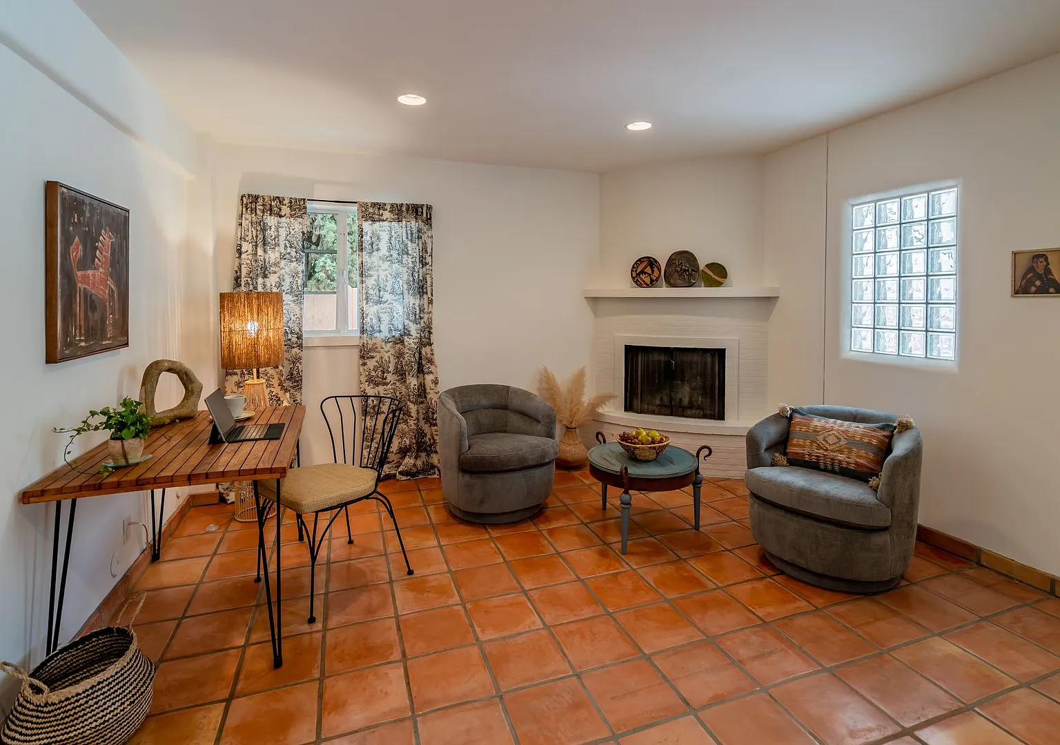 2 Bedroom / 1 Bath Unit Available! — Photo 3