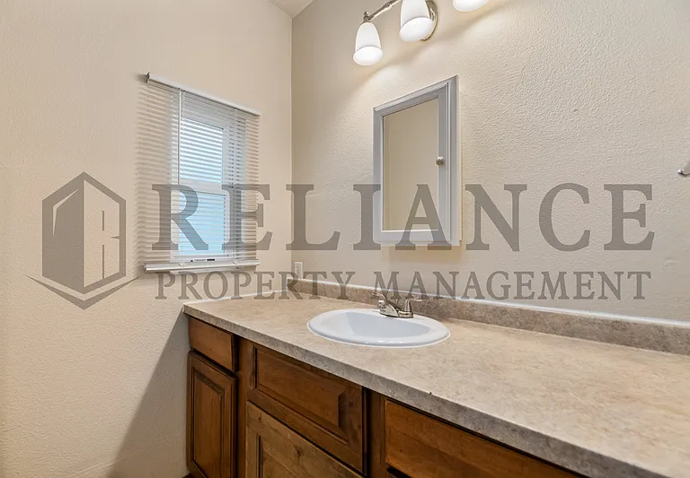 1405 S Ida St — Photo 23