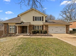 3 Sunny Glen Ct, Ballwin, MO 63011
