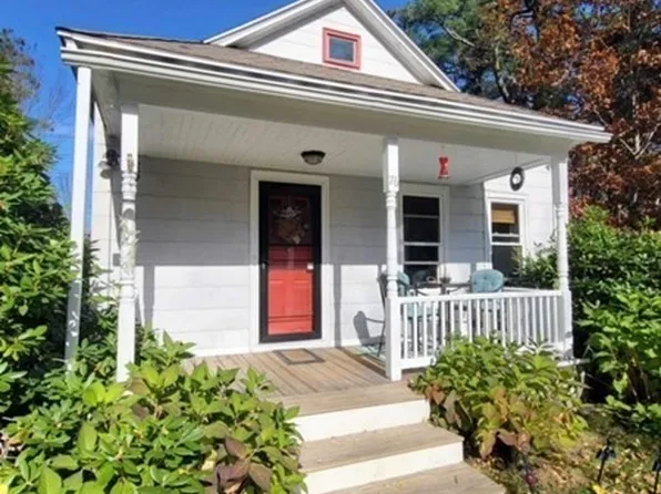 76 Saunders St, Gardner, MA 01440