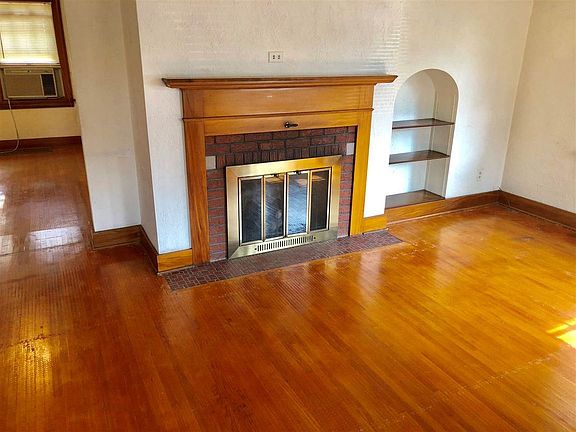 2nd image of 515 W Corrington Ave