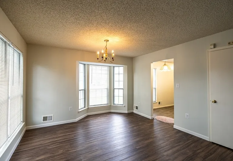 361 Hadleigh Ln — Photo 4