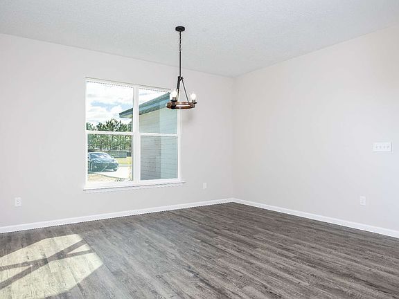 3rd image of 765 SW Chesterfield Cir