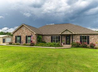 16 Stones Dr, Ellisville, MS 39437
