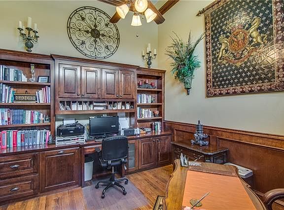 5th image of 325 Calais Dr