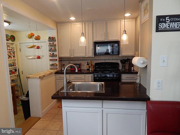 4th image of 1133 Old Ln