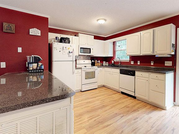 5th image of 330 Fairhill Dr NE