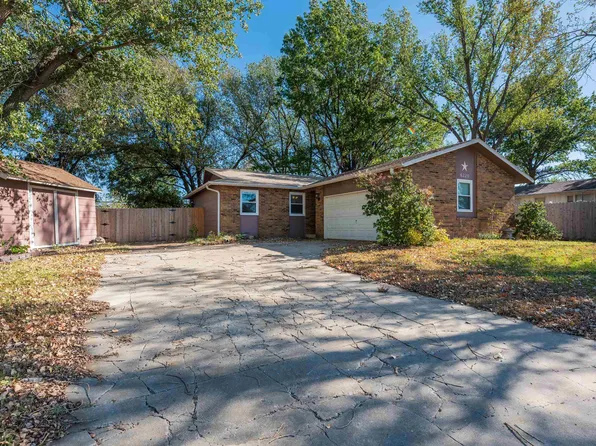 6220 N Longmont St, Wichita, KS 67219