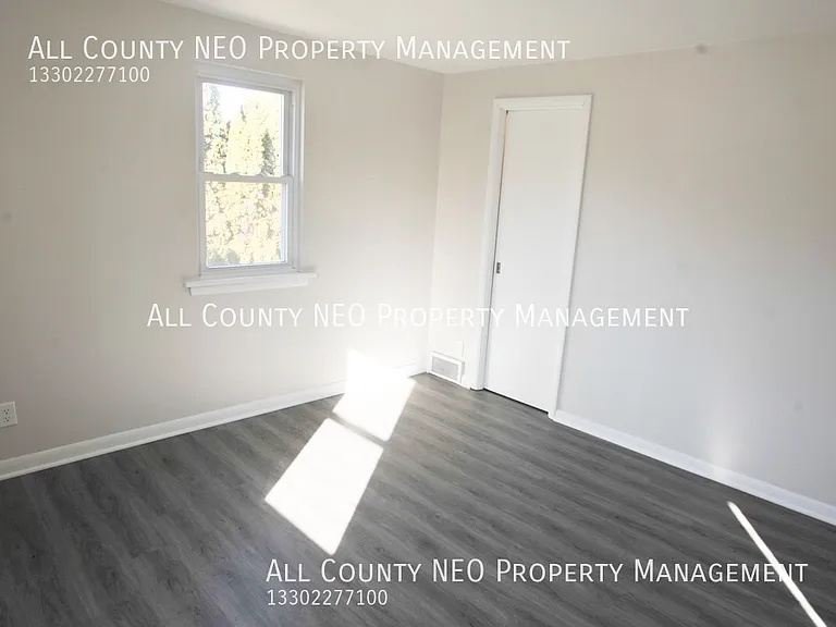 2114 Market Ave N #1 — Photo 8