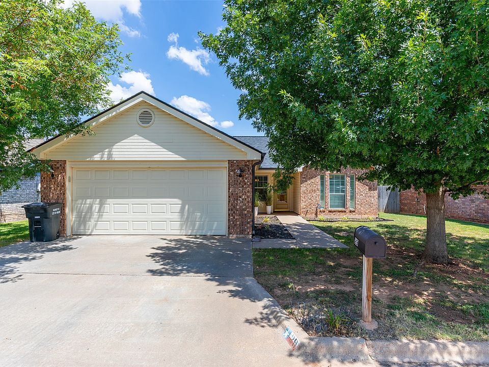 1st image of 29 Woodcock Cir